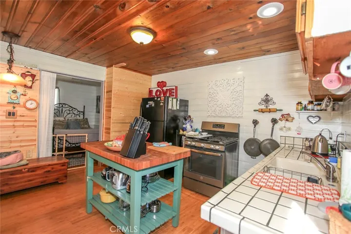 1091 Comanche Drive, Fawnskin, California 92333