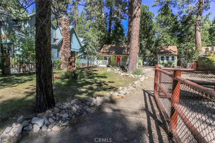 1091 Comanche Drive, Fawnskin, California 92333
