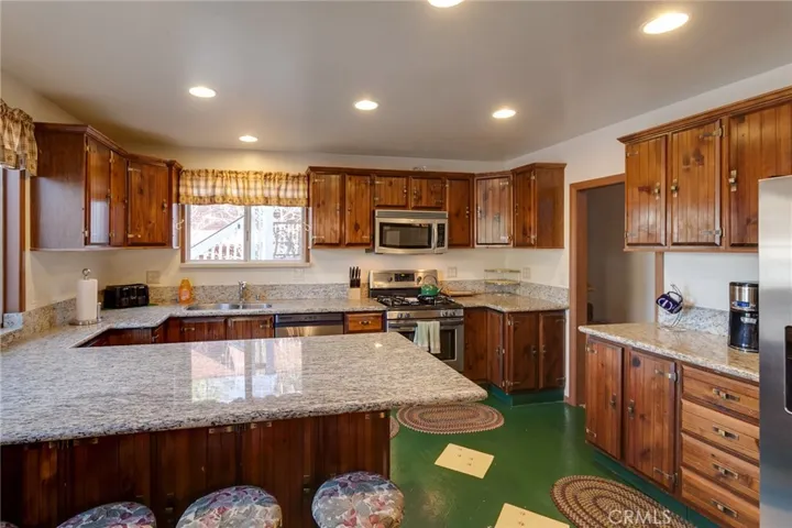 39534 Lake Drive, Big Bear, California 92315