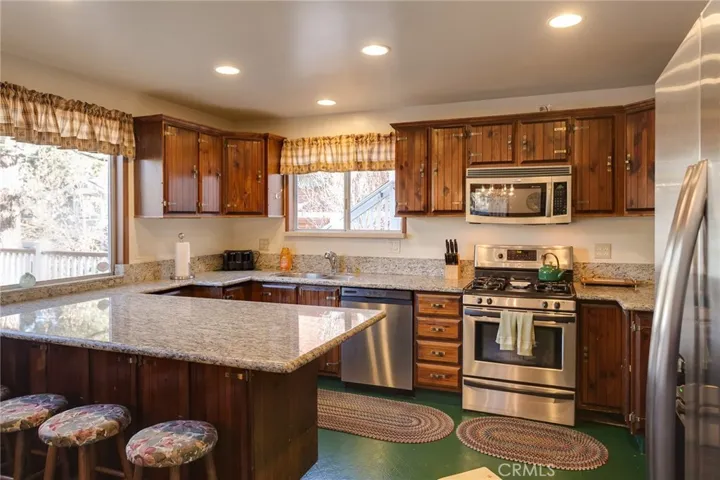 39534 Lake Drive, Big Bear, California 92315