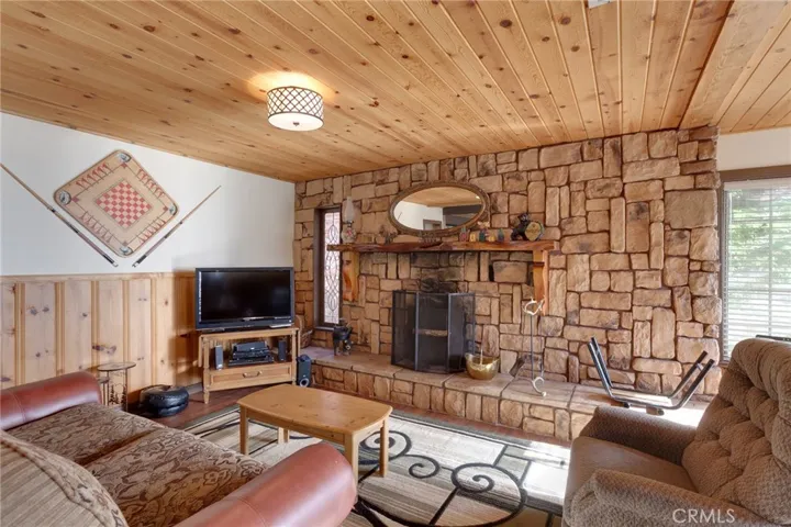 39534 Lake Drive, Big Bear, California 92315