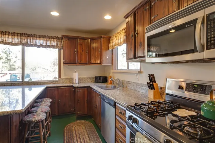 39534 Lake Drive, Big Bear, California 92315