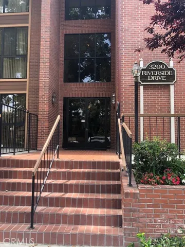 3200 W Riverside Drive D, Burbank, California 91505