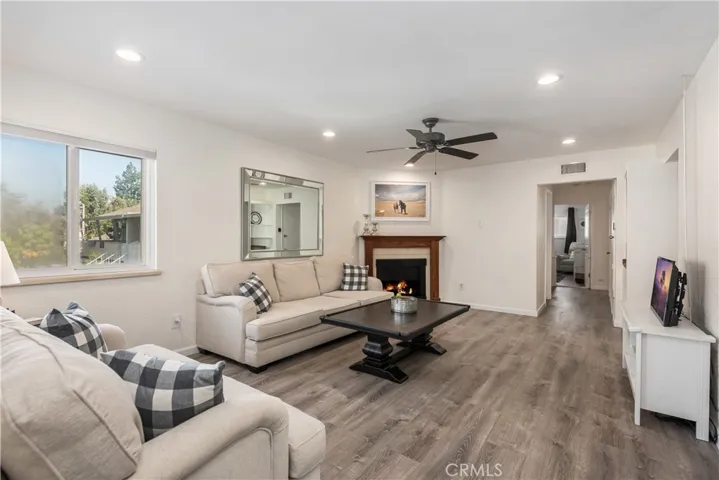 215 #4 E Taft Avenue, Orange, California 92865