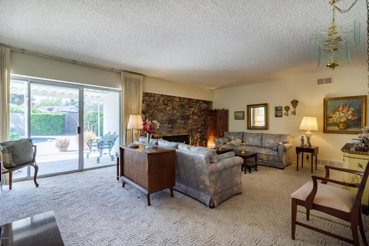 005_Livingroom_002_3mb