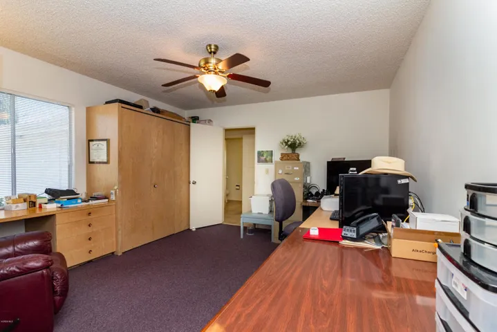 013_Office_002_3mb