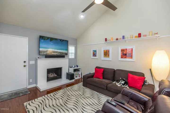 1055 Via Colinas Westlake-large-008-19-V