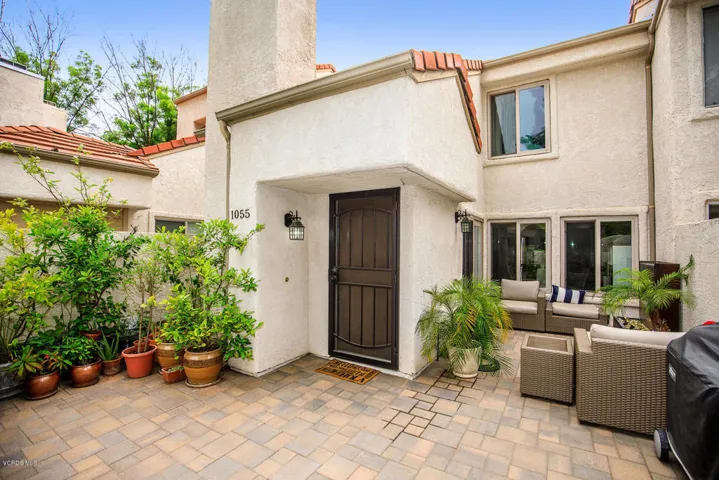 1055 Via Colinas Westlake-large-003-32-V