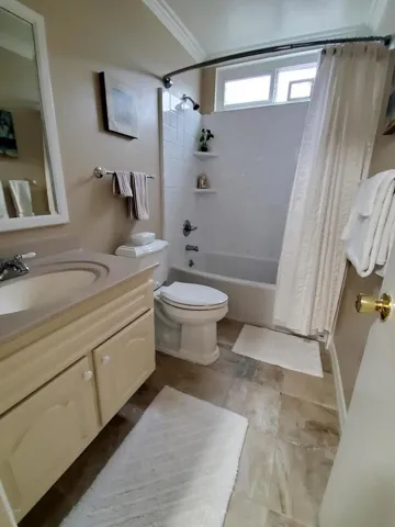 Hall Bathroom_0002