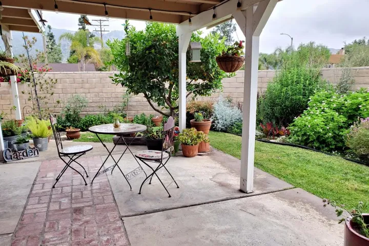 Kitchen side Patio