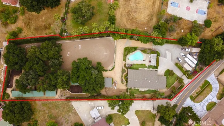 This is the entire property...1.5 acres!
