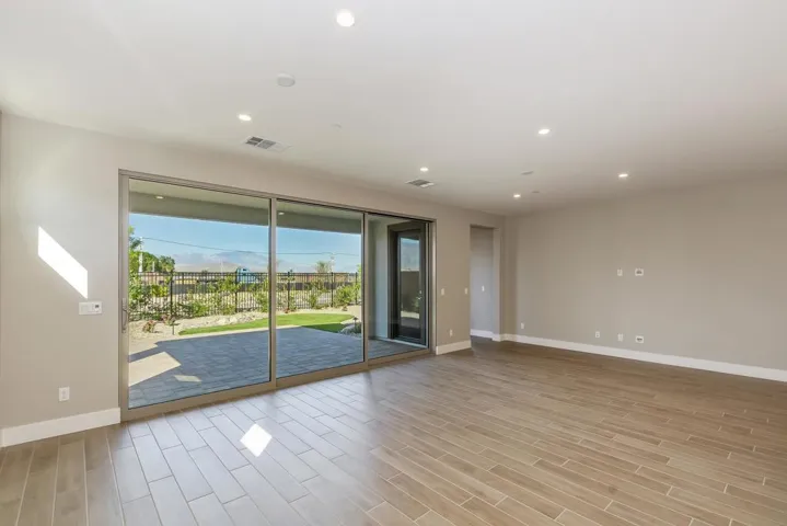 007_Living Room