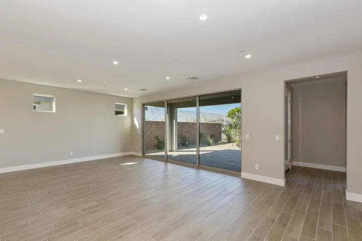 004_Living Room