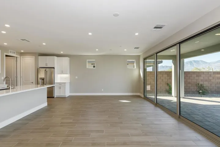 005_Living Room