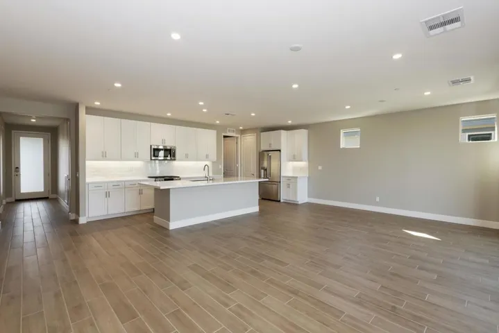 006_Living Room