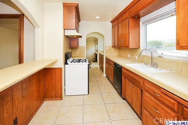 10929 Whitegate Avenue, Sunland, California 91040
