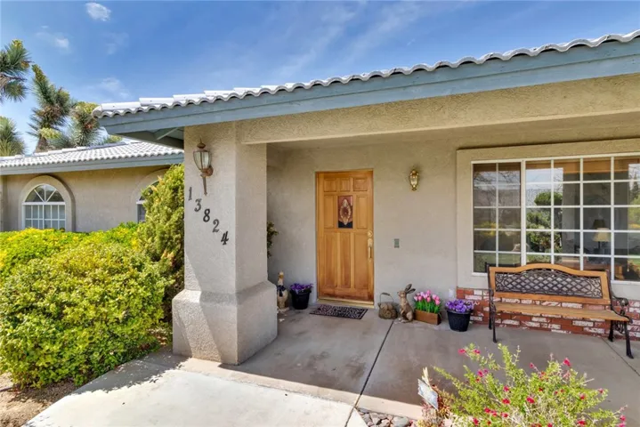 13824 Santee Road, Apple Valley, California 92307
