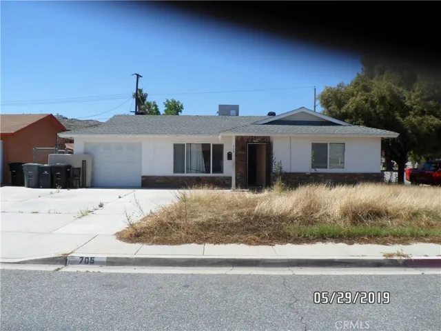 705 Vista De Loma, Hemet, California 92543