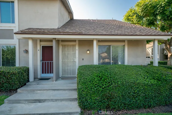 Welcome home to your two story end unit!