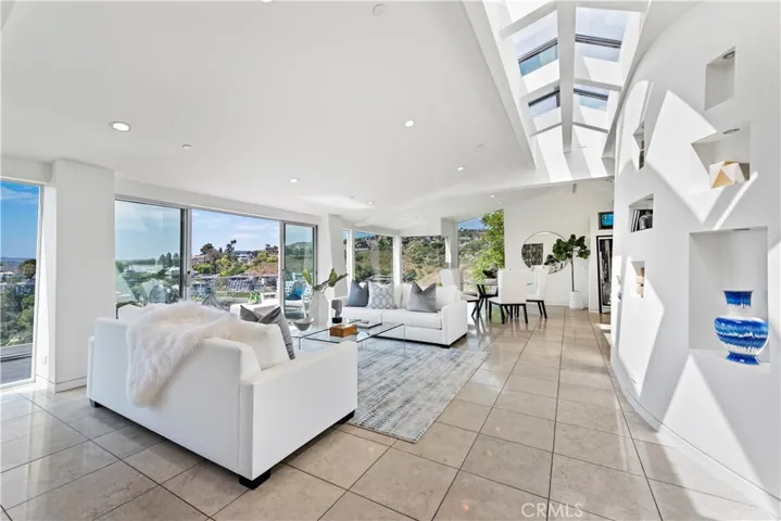 2390 Temple Hills Drive, Laguna Beach, California 92651