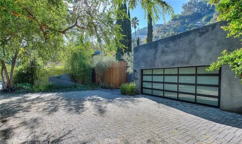 1465 Benedict Canyon Drive, Beverly Hills, California 90210