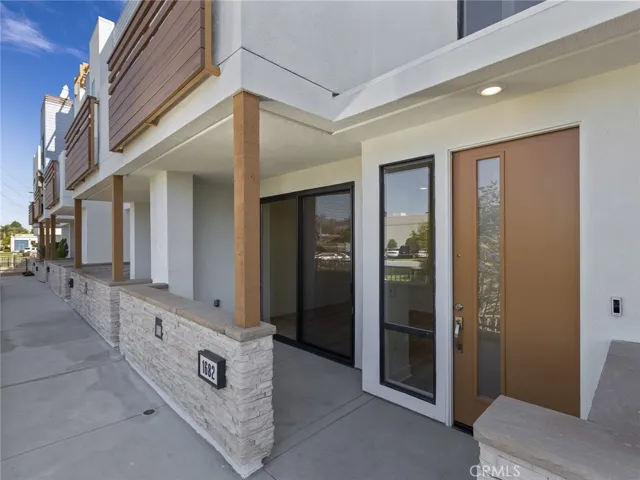 1682 Pomona Avenue, Costa Mesa, California 92627