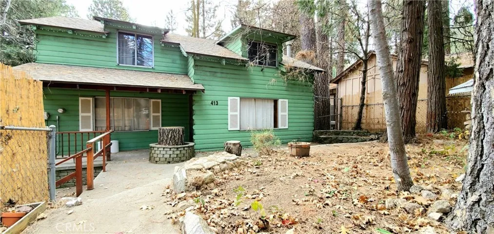 Street / Entry level front yard.  Fully fenced