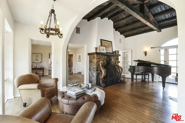 3110 Hollyridge Drive, Los Angeles, California 90068
