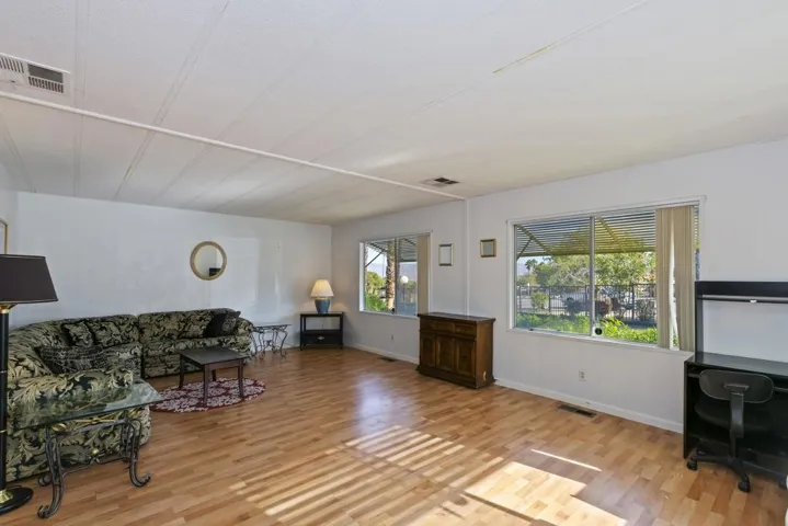 005_Living Room