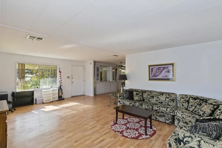 006_Living Room