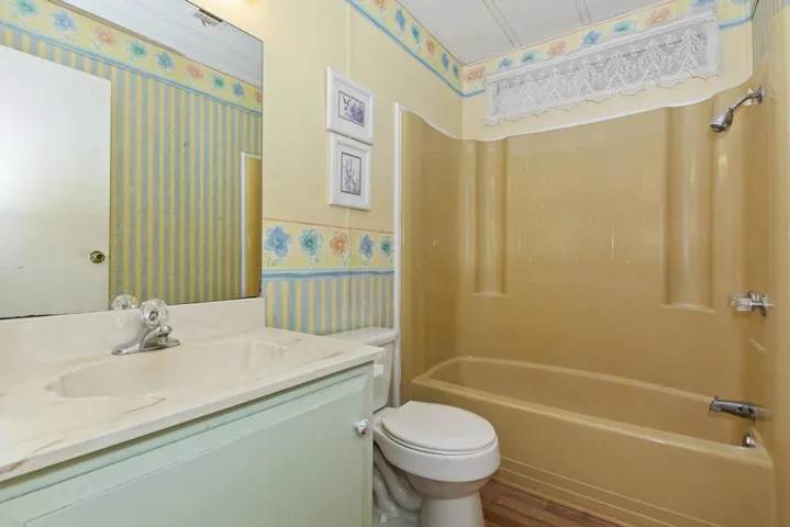 012_Bathroom