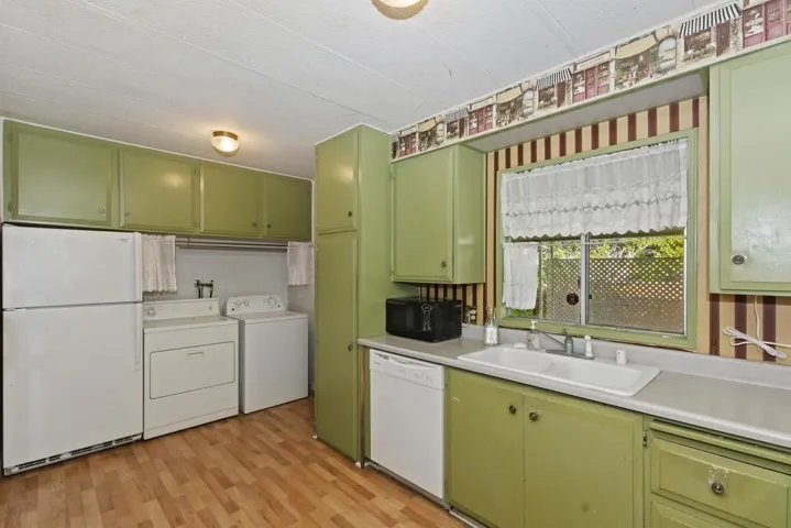 011_Kitchen