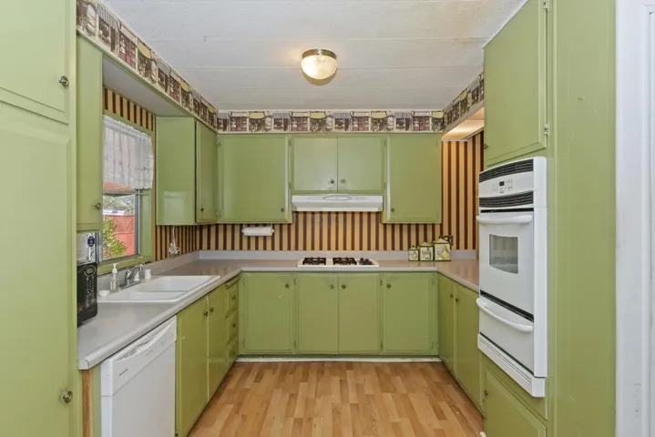 010_Kitchen