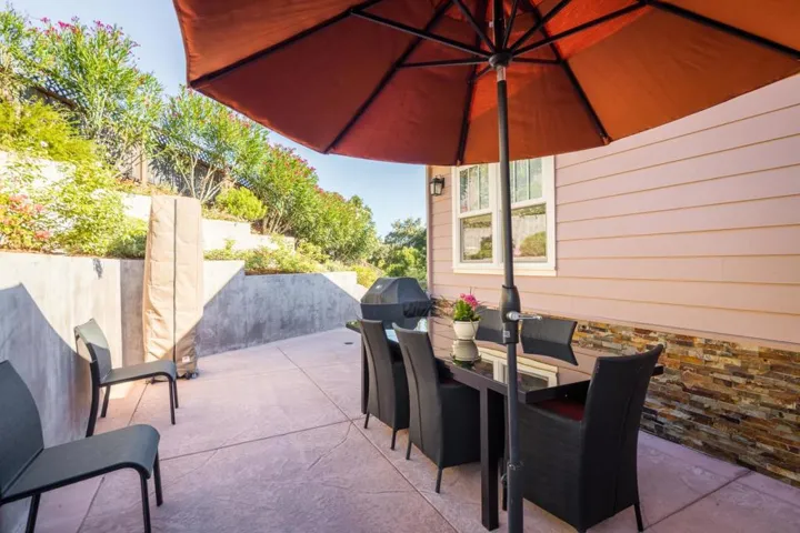 35 Palomar Oaks Lane, Redwood City, California 94062