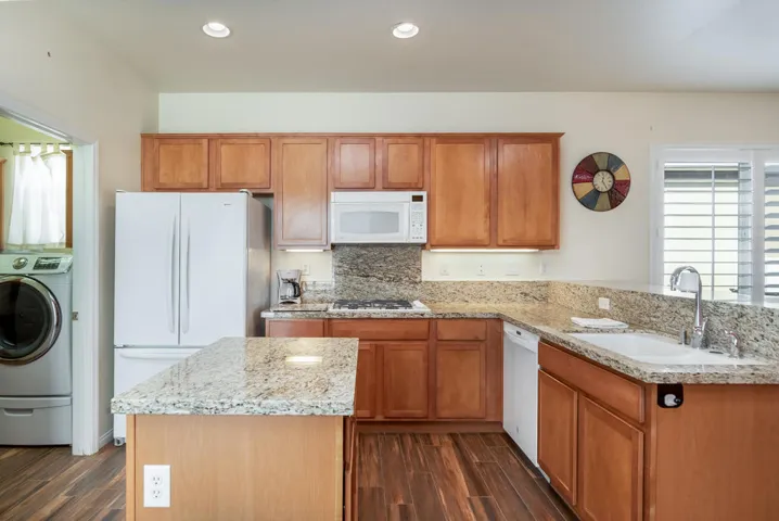 49890pacinostreet-lr-17