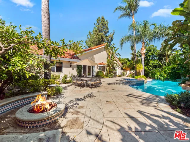17947 Valley Vista Boulevard, Encino, California 91316