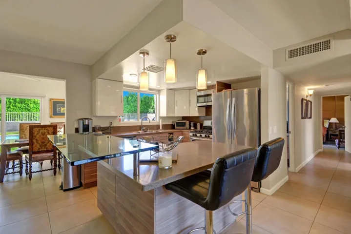 KITCHEN BAR TOP