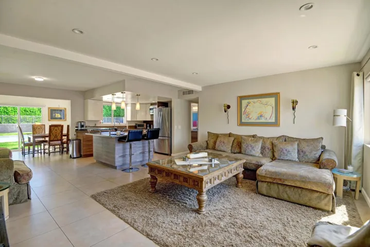 LIVING ROOM REVERSE