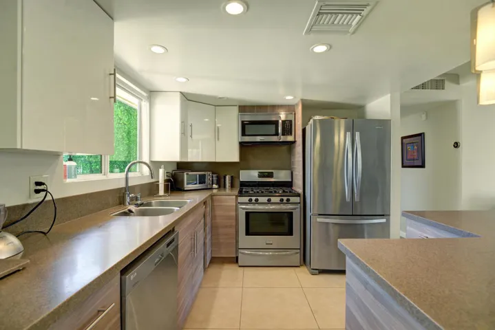 KITCHEN TIGHT