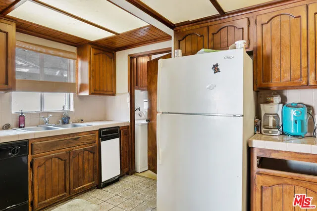 5144 W 141st Street, Hawthorne, California 90250