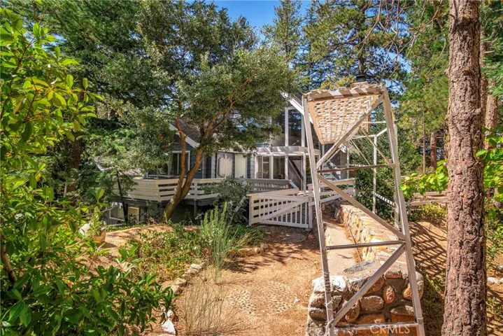 883 Crown Drive, Lake Arrowhead, California 92352