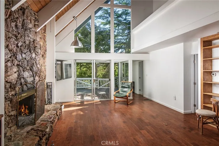 883 Crown Drive, Lake Arrowhead, California 92352