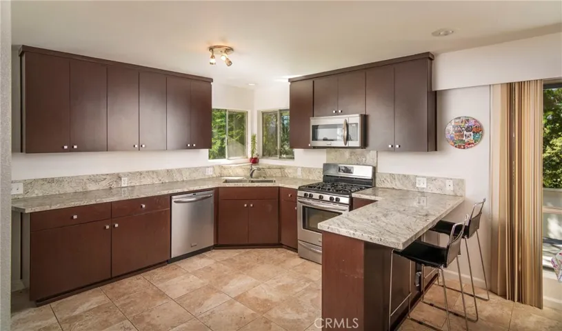 883 Crown Drive, Lake Arrowhead, California 92352