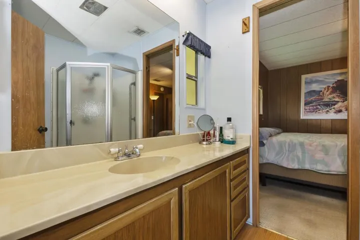 013_Bathroom