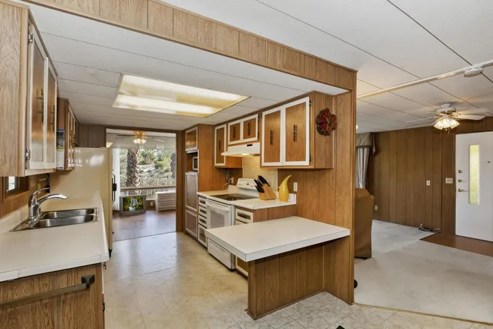 010_Kitchen
