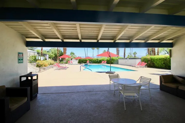 PP POOL PorCH