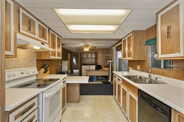 009_Kitchen
