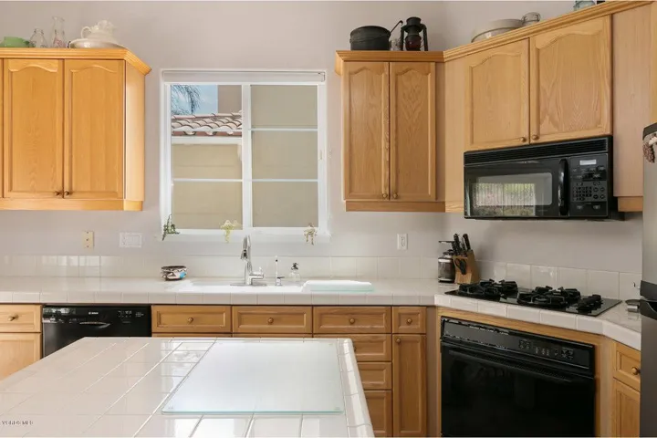 930 Corte Augusta-011-4-Kitchen-MLS_Size