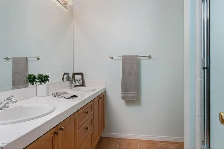 930 Corte Augusta-019-23-Bathroom-MLS_Si