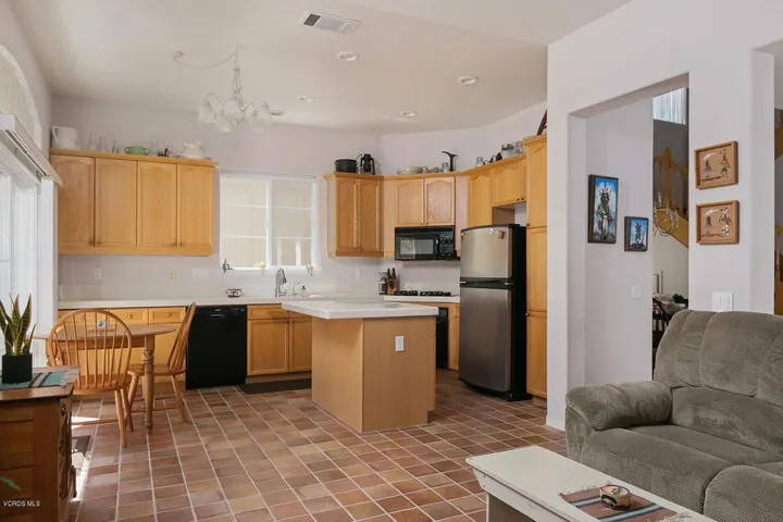 930 Corte Augusta-009-7-Family RoomKitch